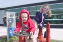 040409_kids.airport_125.jpg
